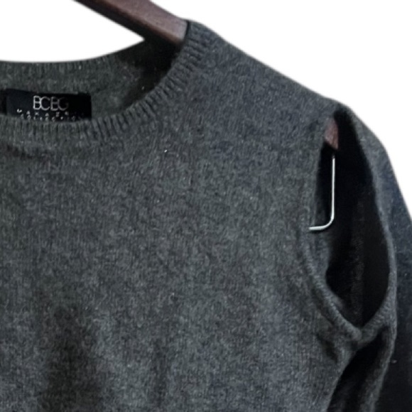Vtg BCBG Cold Shoulder Gray 100% Cashmere Sweater Sz S Women - Picture 5 of 6